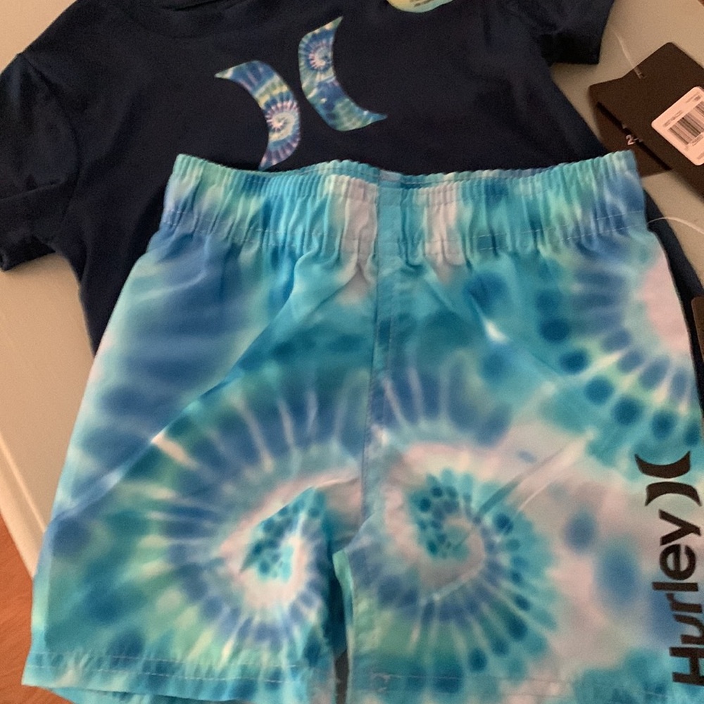 Hurley Little Boy's Size 18 Months  NWT 2 Pc S/S Rash Guard Swimsuit